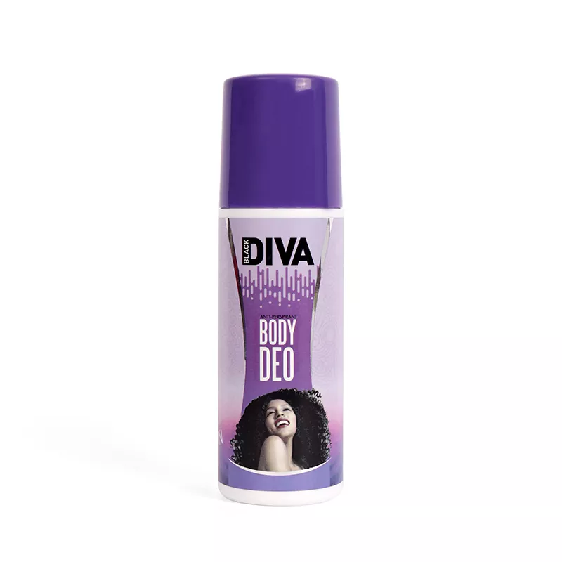Kvinnlig Använd Roll-on Deodorant